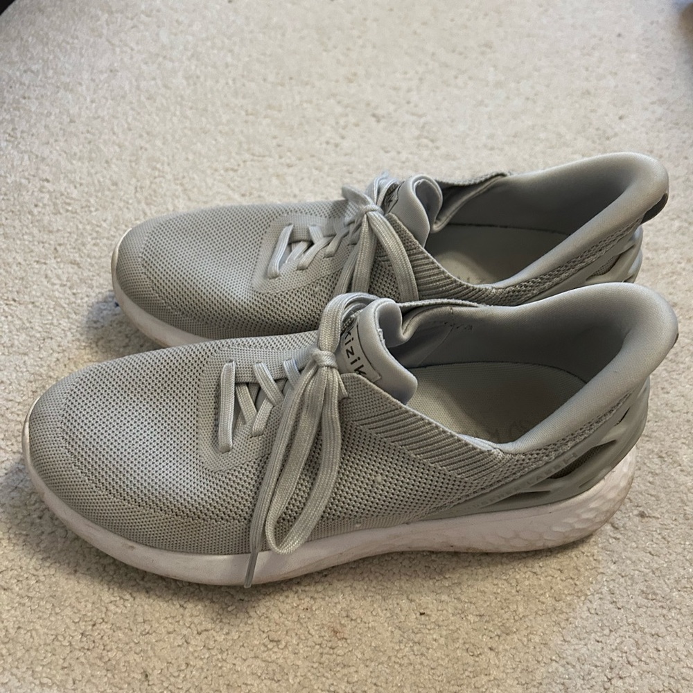 Kizik Athens shoes size 10.5